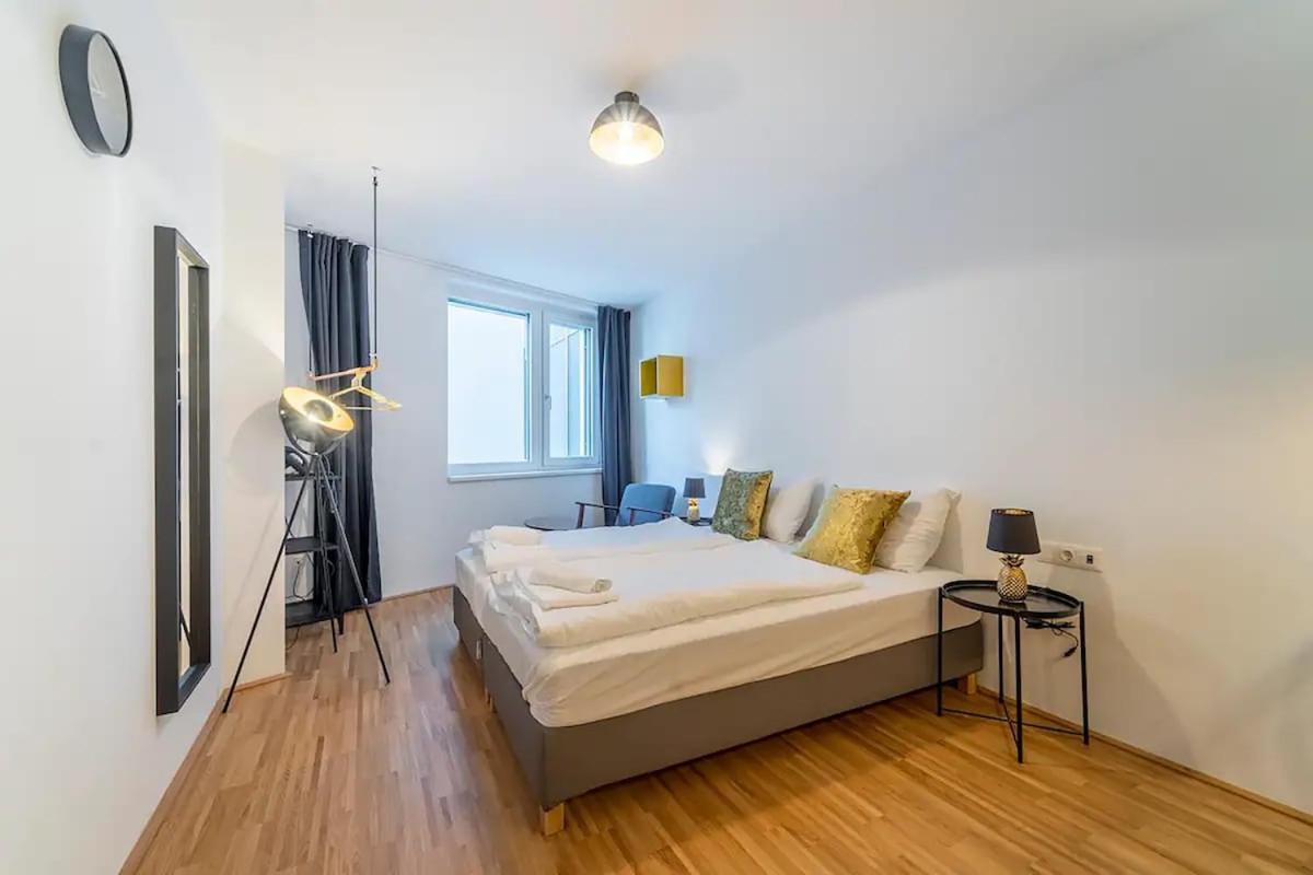 At Station I 3 Minutes To Shopping Street I High Speed Wifi Apartment Wien