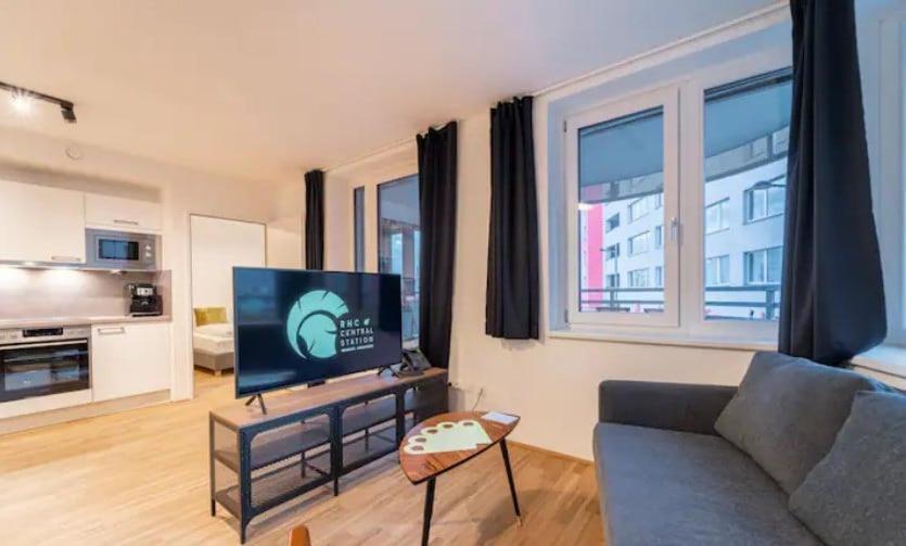 At Station I 3 Minutes To Shopping Street I High Speed Wifi Apartment Wien