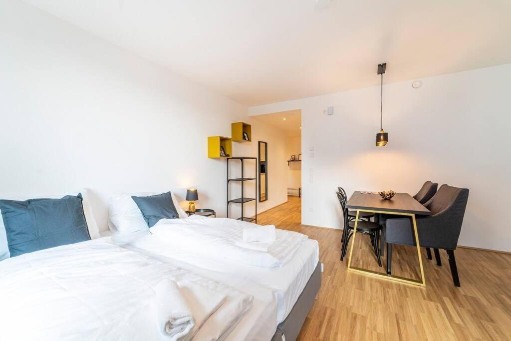 At Station I 3 Minutes To Shopping Street I High Speed Wifi Apartment Wien
