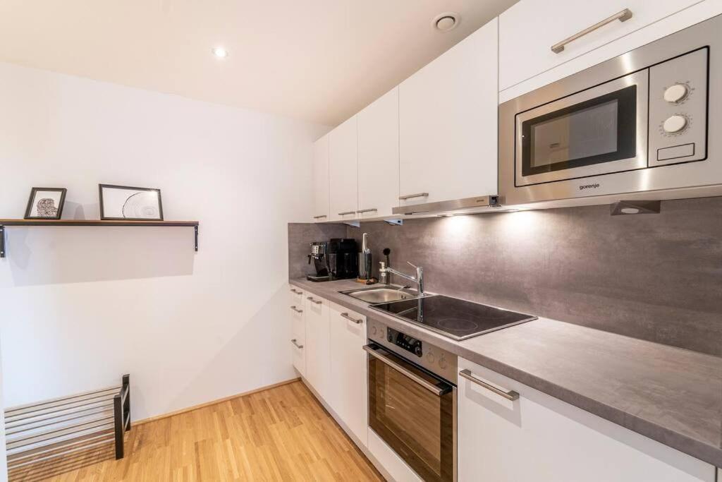 Apartment At Station I 3 Minutes To Shopping Street I High Speed Wifi Wien
