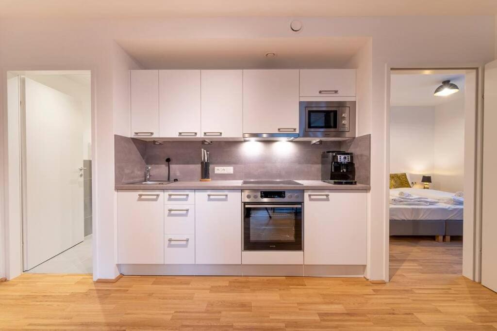 At Station I 3 Minutes To Shopping Street I High Speed Wifi Apartment Wien